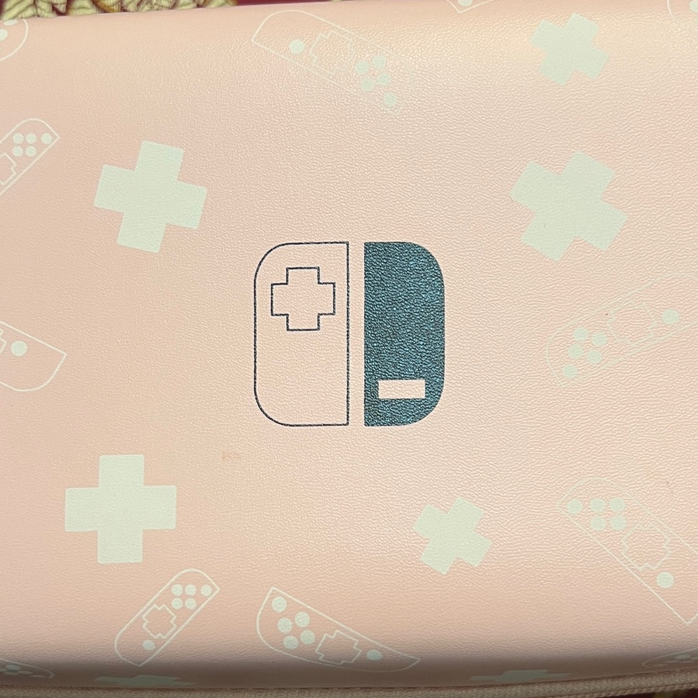Nintendo switch hard case - Picture 6 of 8